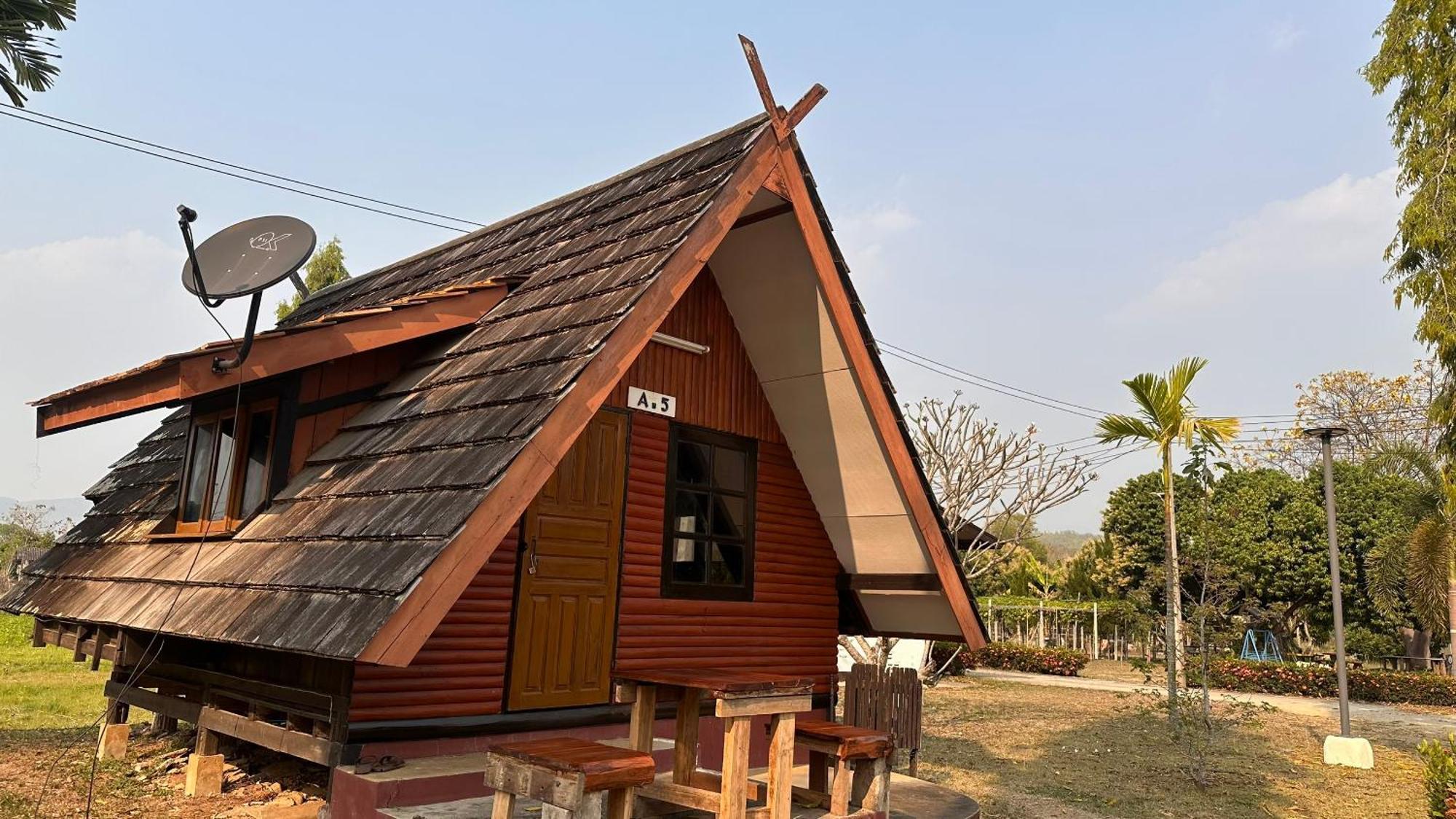 Mae Chaem Hotel And Resort Exterior photo